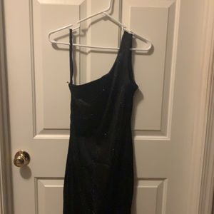 One shoulder sexy, classy, stunning yet simple black dress